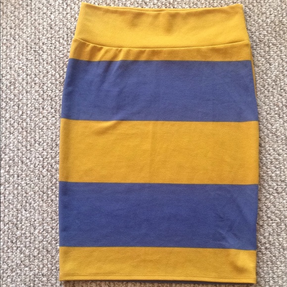 NWOT Lularoe Cassie - Picture 1 of 2